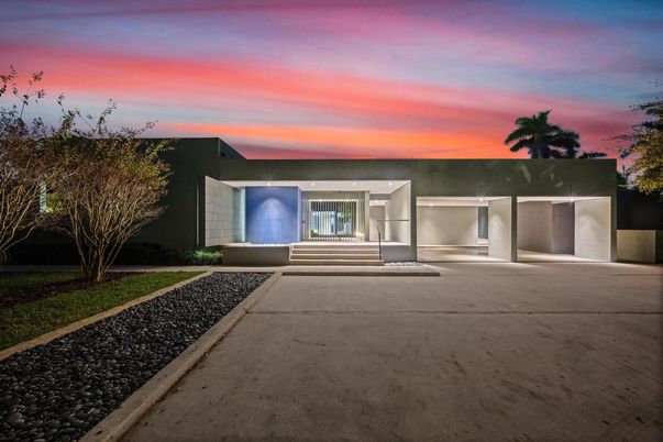 Backyard, Exterior, Facade, Modern