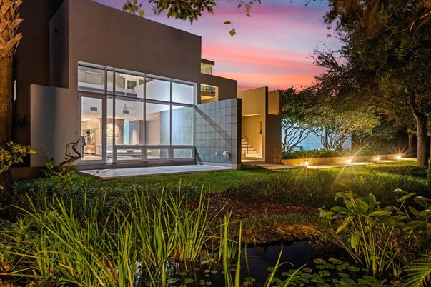 Backyard, Exterior, Facade, Modern