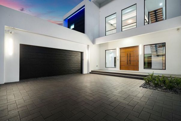 Attached, Exterior, Facade, Modern