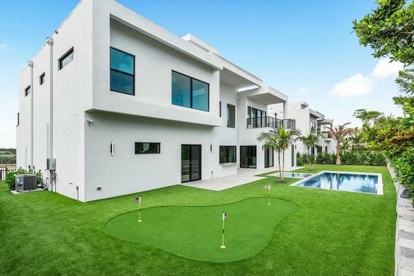 Backyard, Exterior, Pool