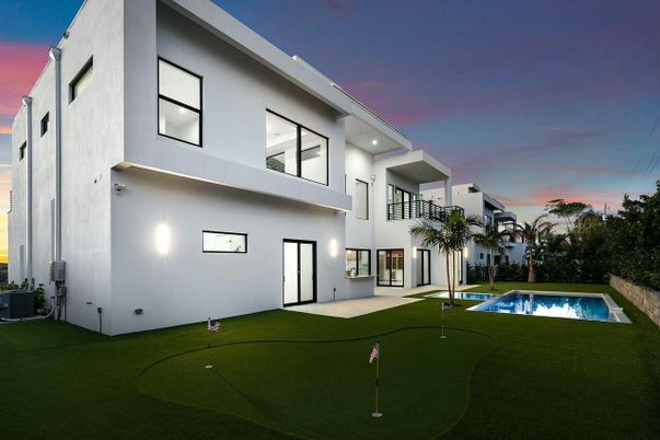 Backyard, Exterior, Pool
