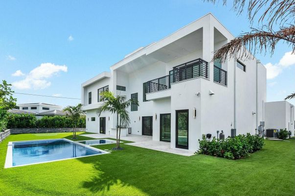 Backyard, Exterior, Pool