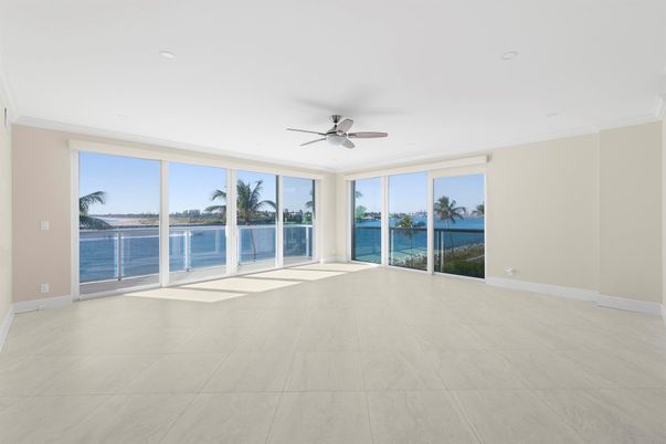 Empty room, Interior, Recessed Lighting, Water