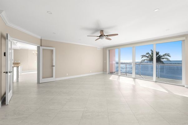 Empty room, Interior, Recessed Lighting, Water