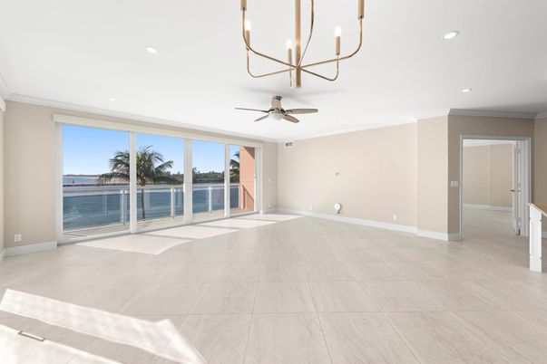 Chandelier, Empty room, Interior, Recessed Lighting, Water