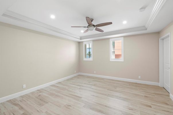 Empty room, Interior, Recessed Lighting, Wood Texture Flooring