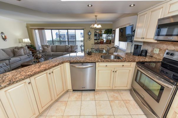 Chandelier, Dining room, Interior, Kitchen, Living room, Recessed Lighting, Stainless Steel Appliances