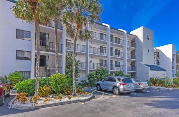 Exterior, Facade, Condo Building