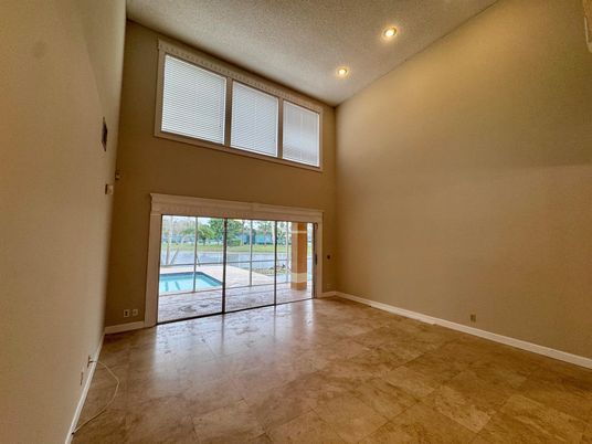Empty room, Interior, Recessed Lighting