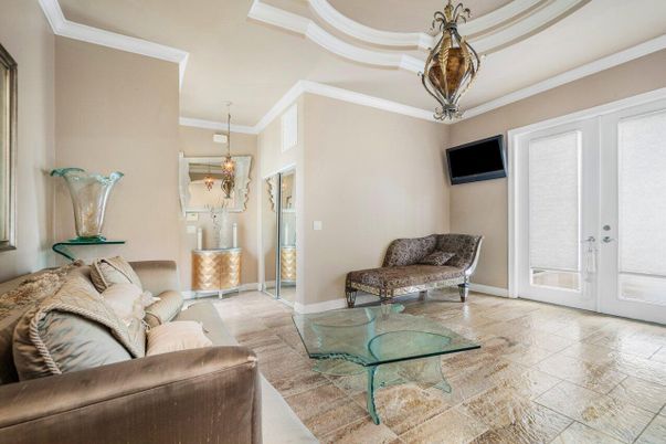 Chandelier, Interior, Living room, Pendant Lights