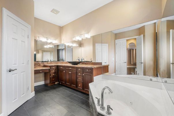 Bathroom, Dual Sink Vanities, Interior