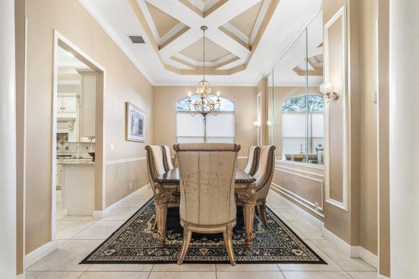 Chandelier, Dining room, Interior, Pendant Lights