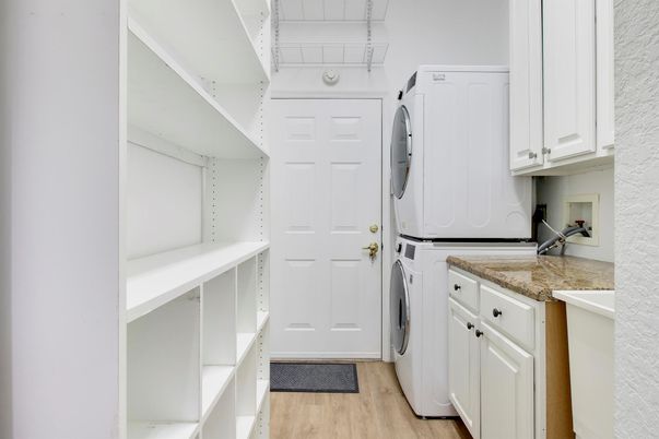Interior, Utility Closets, Washer, Wood Texture Flooring