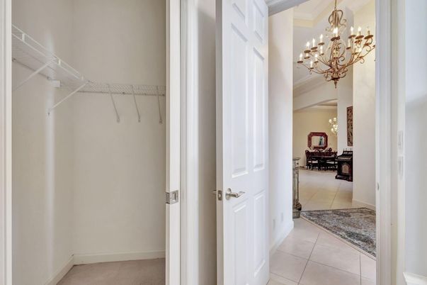 Chandelier, Interior, Walk-in Closets