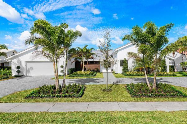 Attached, Exterior, Facade, Ranch