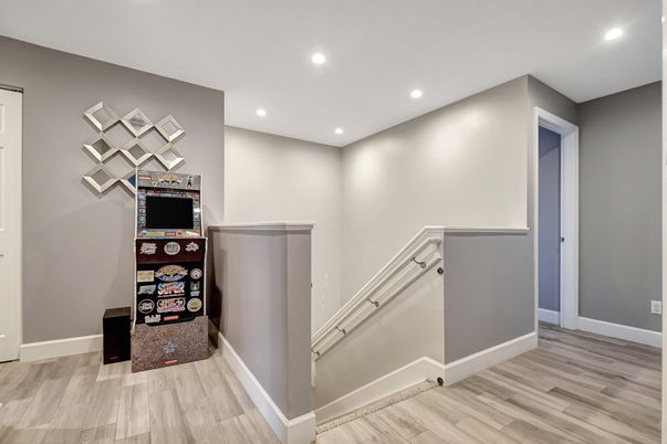 Interior, Recessed Lighting, Wood Texture Flooring