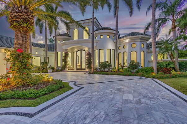 Exterior, Facade, Mediterranean