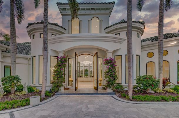 Exterior, Facade, Mediterranean