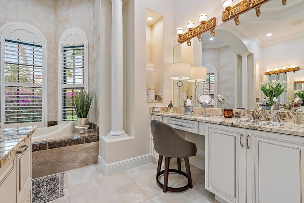 Bathroom, Dual Sink Vanities, Interior, Recessed Lighting