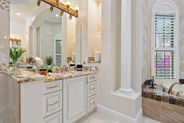 Bathroom, Dual Sink Vanities, Interior, Recessed Lighting