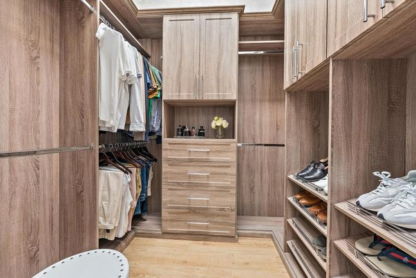 Interior, Walk-in Closets, Wood Texture Flooring