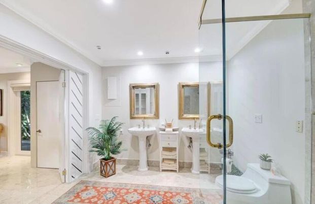 Bathroom, Dual Sink Vanities, Interior, Recessed Lighting