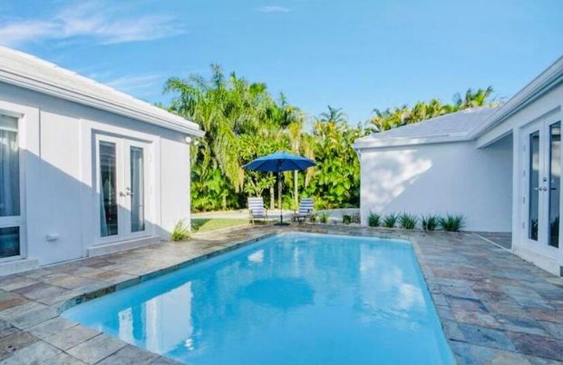 Exterior, Pool