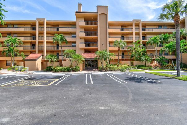 Exterior, Facade, Condo Building