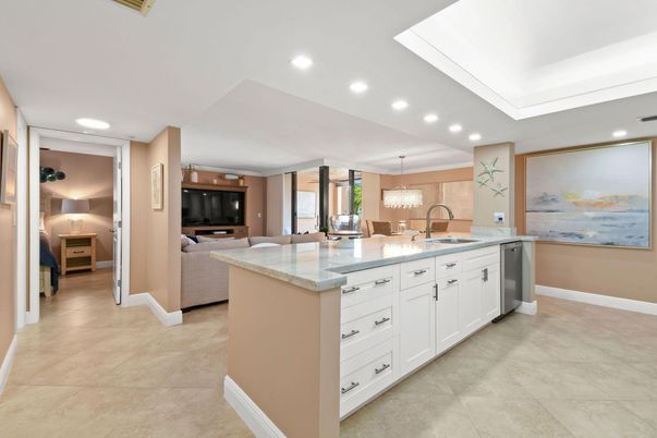 Chandelier, Interior, Kitchen, Recessed Lighting, Stainless Steel Appliances