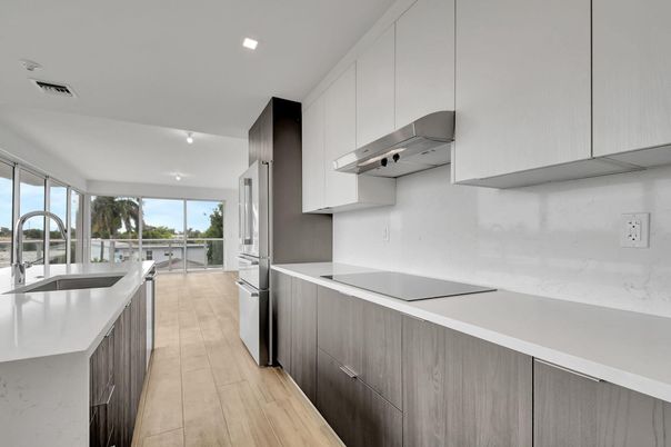 Interior, Kitchen, Recessed Lighting, Water, Wood Texture Flooring