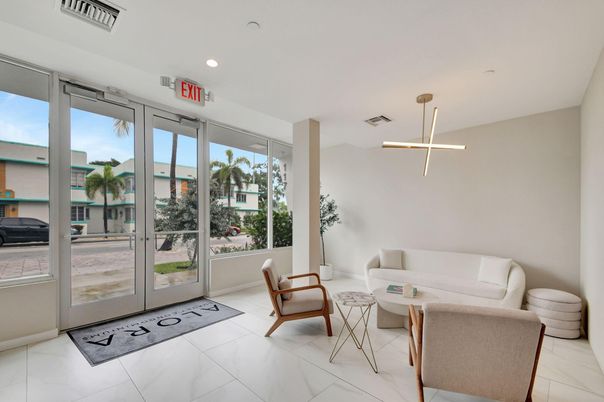 Interior, Living room, Pendant Lights, Recessed Lighting