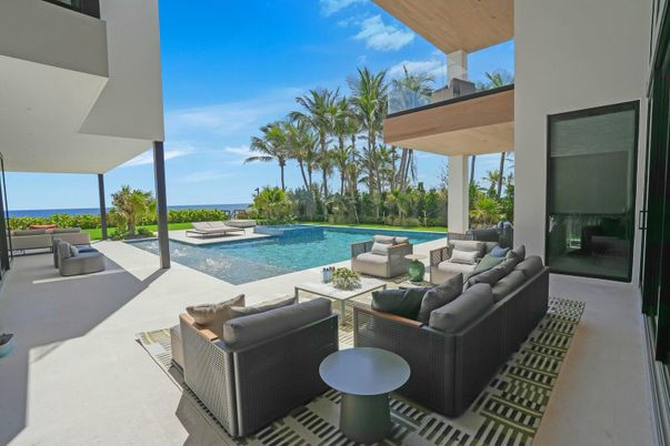 Exterior, Pool, Water