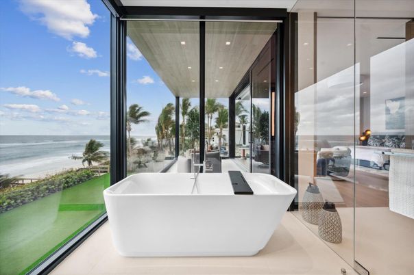 Bathroom, Free Standing Baths, Interior, Recessed Lighting, Water