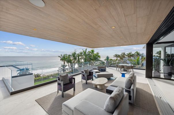 Exterior, Living room, Recessed Lighting, Water