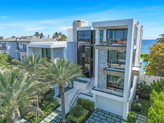 Exterior, Facade, Water, Modern