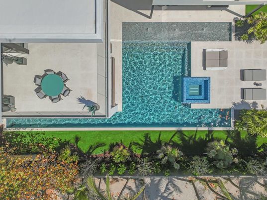 Exterior, Drone