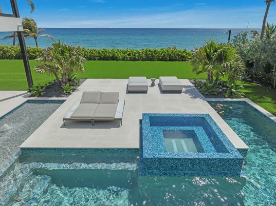 Exterior, Pool, Water