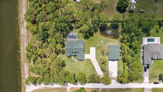 Exterior, Drone