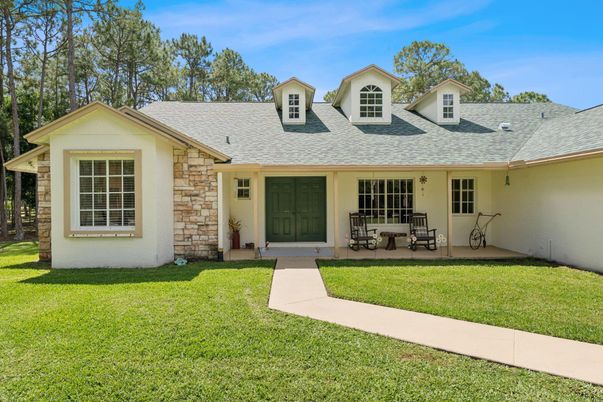 Exterior, Facade, Ranch