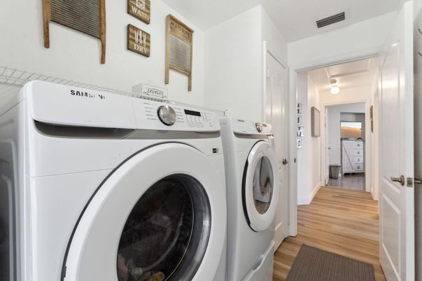 Interior, Utility Closets, Washer, Wood Texture Flooring