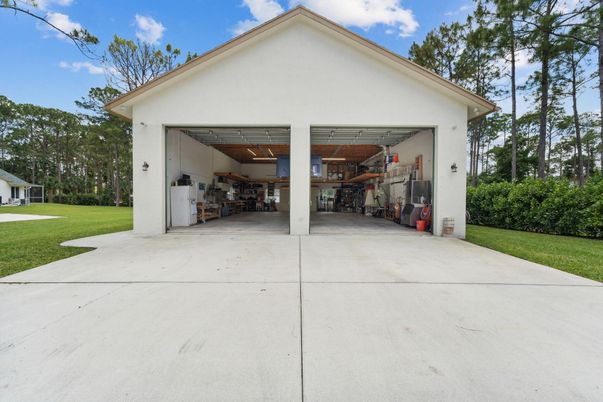 Detached Garage, Exterior