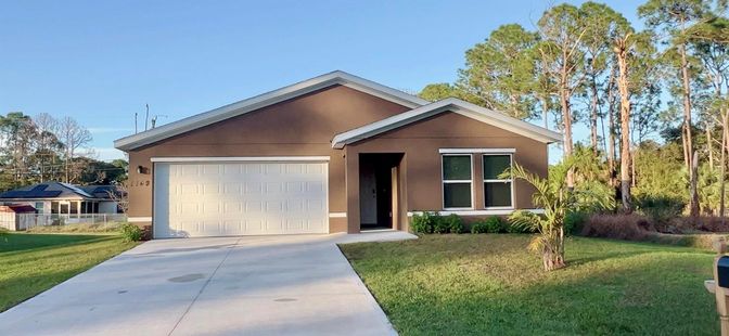 Attached, Backyard, Exterior, Facade, American Craftsman
