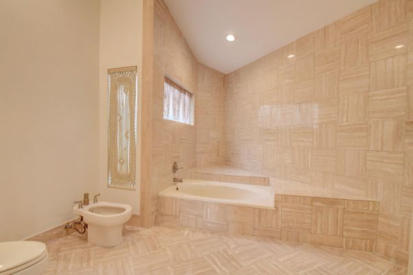Bathroom, Interior, Recessed Lighting