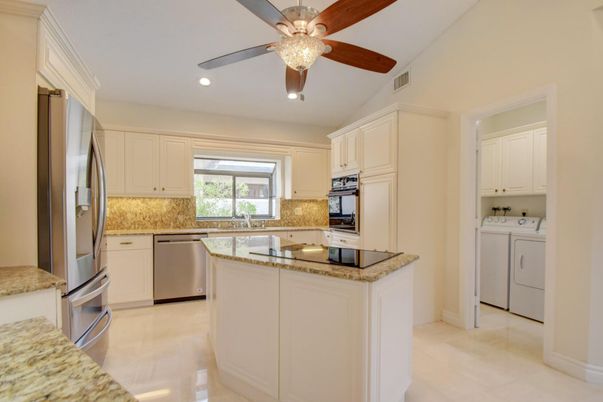 Interior, Kitchen, Recessed Lighting, Washer