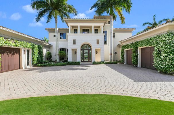 Exterior, Facade, Mediterranean