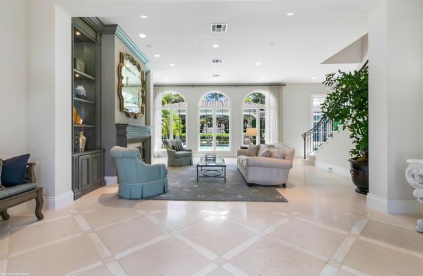 Fireplace, Interior, Living room, Recessed Lighting