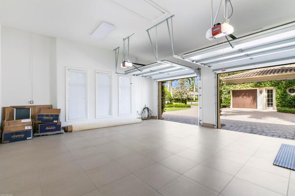 Garage, Interior