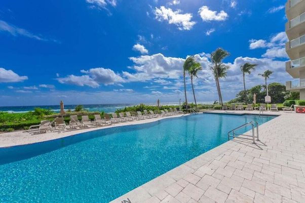 Exterior, Pool