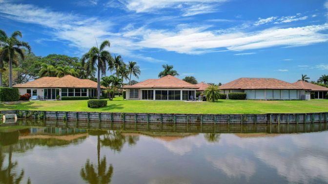 Exterior, Lake