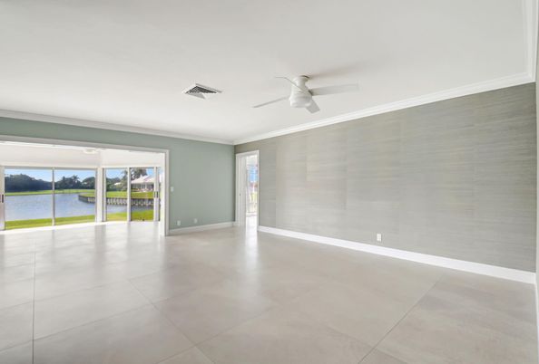 Empty room, Interior, Water